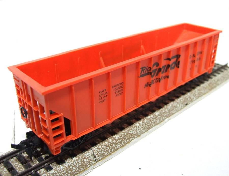 MODEL POWER HO: "RIO GRANDE" 40' Three Bay Hopper in Like New Boxed Condition.
