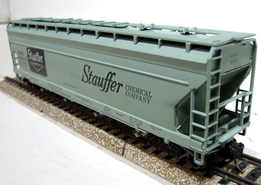 ATHEARN HO: "STAUFFER" 55' Centre Flow Hopper in Good Boxed condition.(USA)