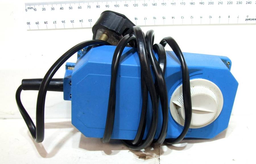 LIMA POWER SUPPLY:  European 220V/12.5V DC Power Supply/Controller in good un-boxed condition(Italy)