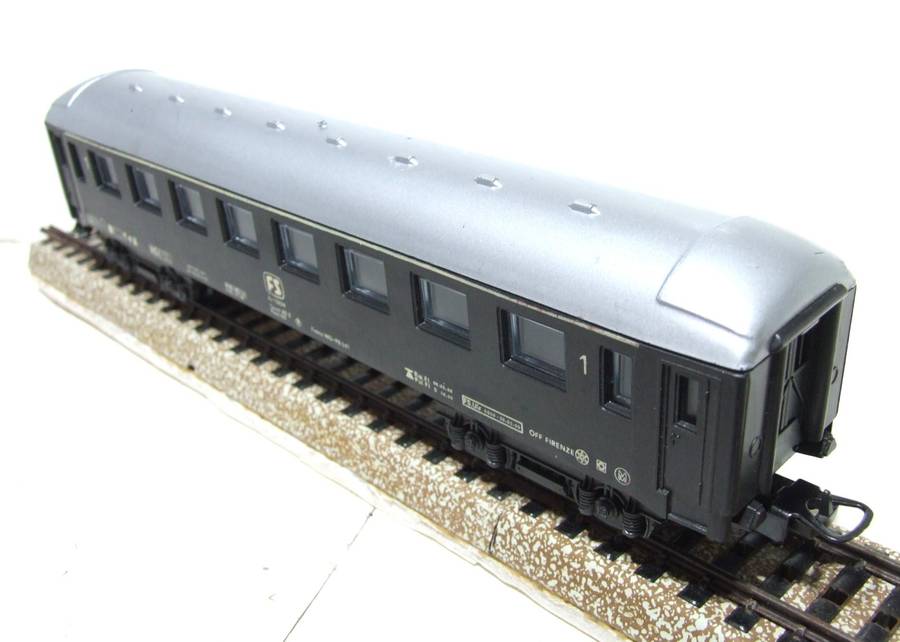 LIMA HO:  Vintage FS Junior 1st Class Passenger Coach in Good Un-Boxed condition (Italy)