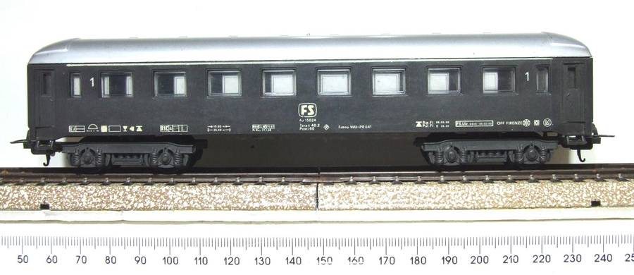 LIMA HO:  Vintage FS Junior 1st Class Passenger Coach in Good Un-Boxed condition (Italy)
