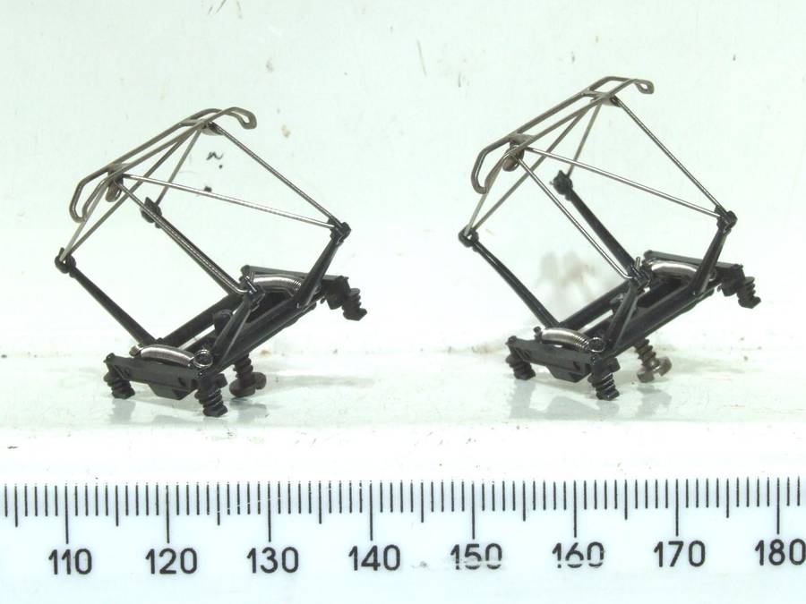 LIMA HO: 1pr SAR E5 Locomotive Pantographs  in Good condition(with new Springs) for Parts.(Italy)