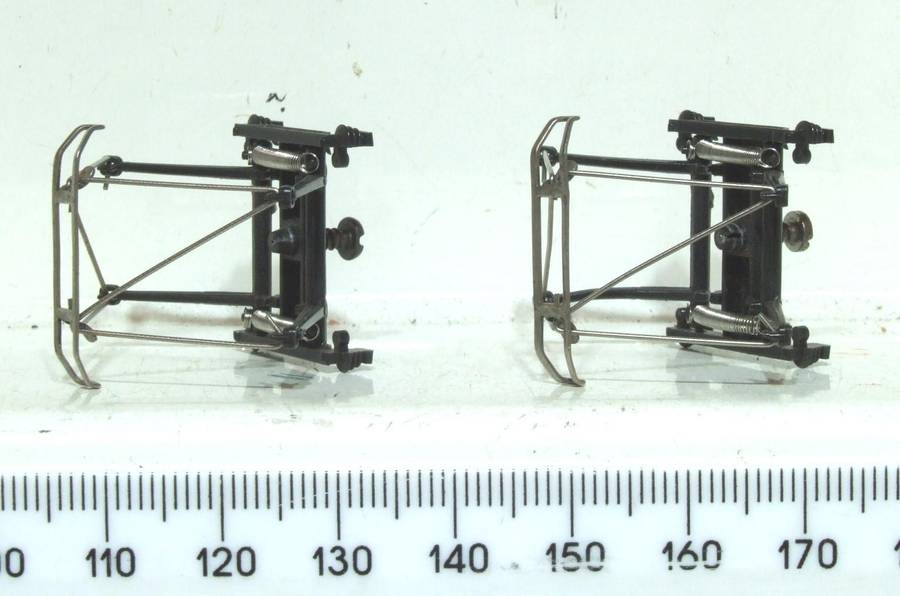 LIMA HO: 1pr SAR E5 Locomotive Pantographs  in Good condition(with new Springs) for Parts.(Italy)