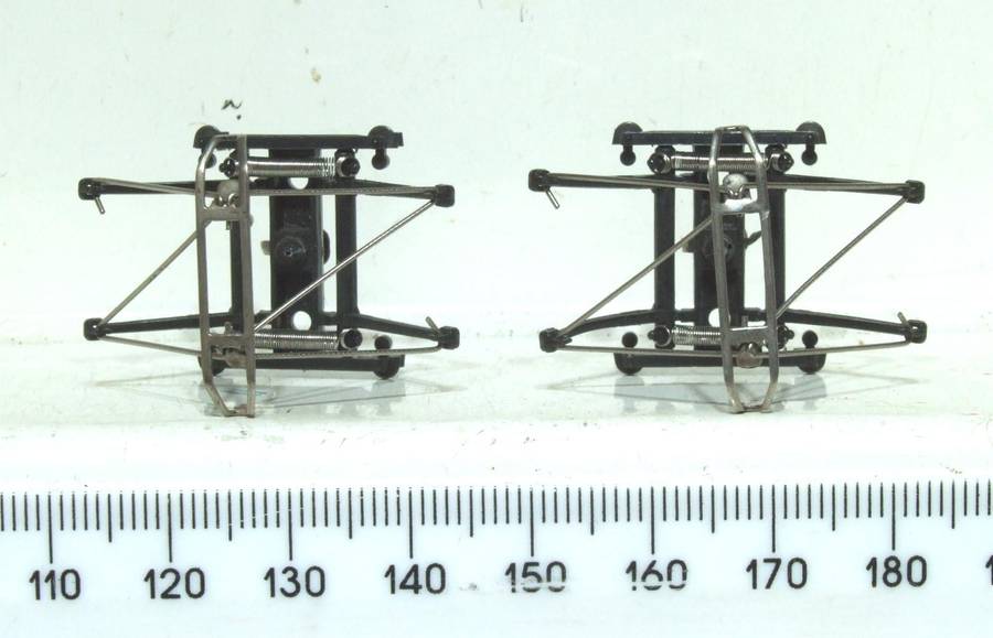 LIMA HO: 1pr SAR E5 Locomotive Pantographs  in Good condition(with new Springs) for Parts.(Italy)