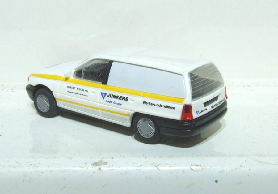 RIETZE HO: Highly Detailed OPEL ASSTRA Station Wagon in Good Boxed Condition.(Germany)