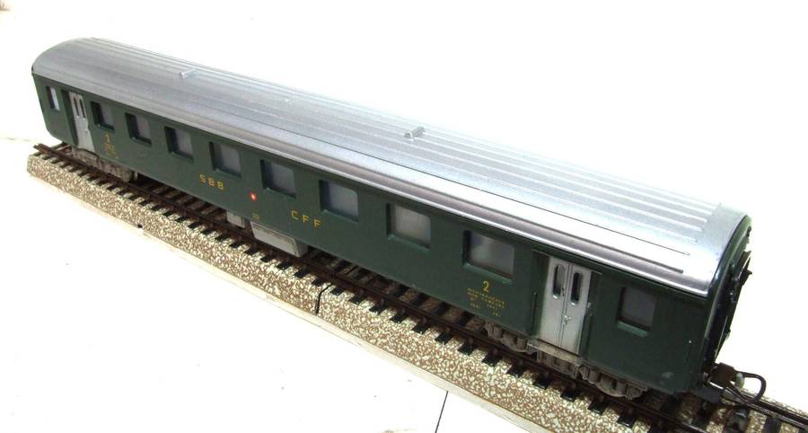 LIMA HO: Vintage SBB SWISS 2nd Class Suburban Passenger Coach in Good, Un-Boxed condition(Italy)