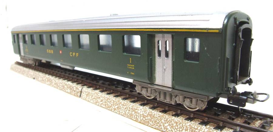 LIMA HO: SBB SWISS 1st Class Suburban Passenger Coach in Good, Un-Boxed condition(Italy)