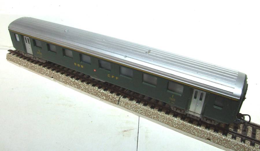 LIMA HO: SBB SWISS 1st Class Suburban Passenger Coach in Good, Un-Boxed condition(Italy)
