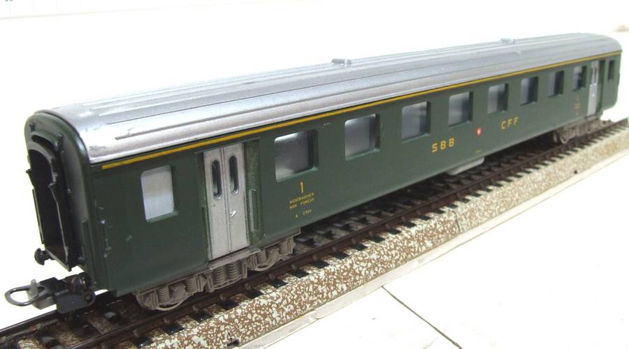 LIMA HO: SBB SWISS 1st Class Suburban Passenger Coach in Good, Un-Boxed condition(Italy)