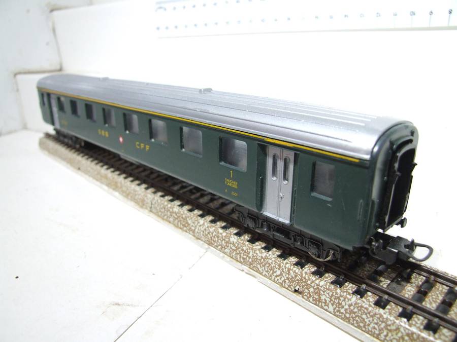 LIMA HO: SBB SWISS 1st Class Suburban Passenger Coach in Fair, Un-Boxed condition(Italy)