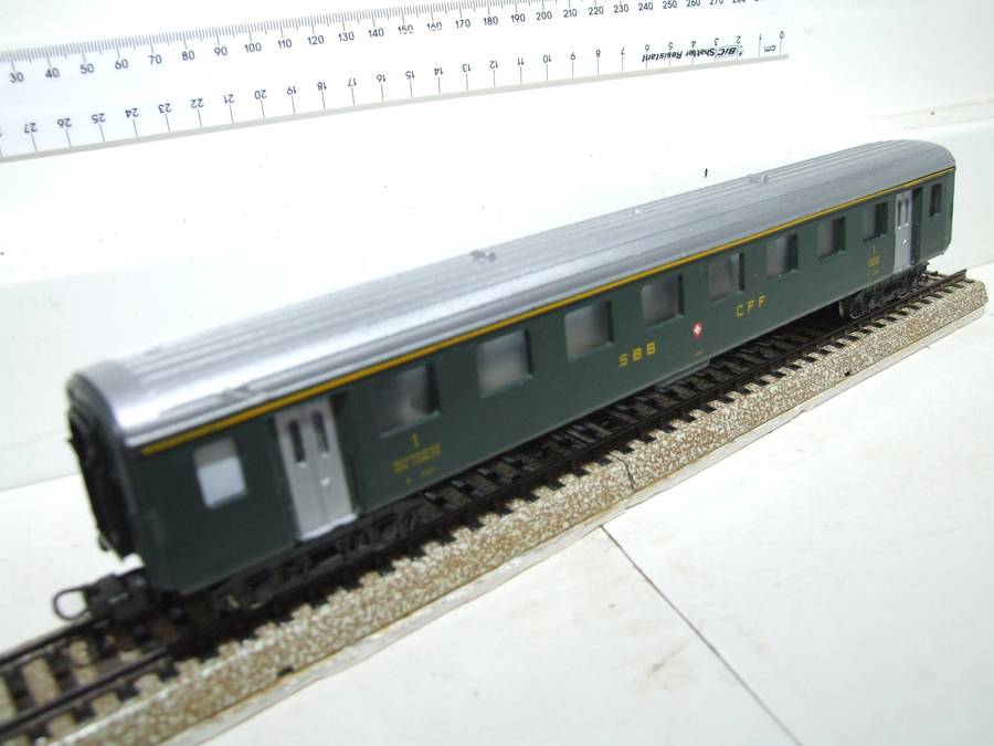 LIMA HO: SBB SWISS 1st Class Suburban Passenger Coach in Fair, Un-Boxed condition(Italy)