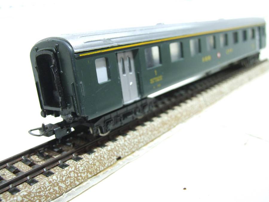 LIMA HO: SBB SWISS 1st Class Suburban Passenger Coach in Fair, Un-Boxed condition(Italy)