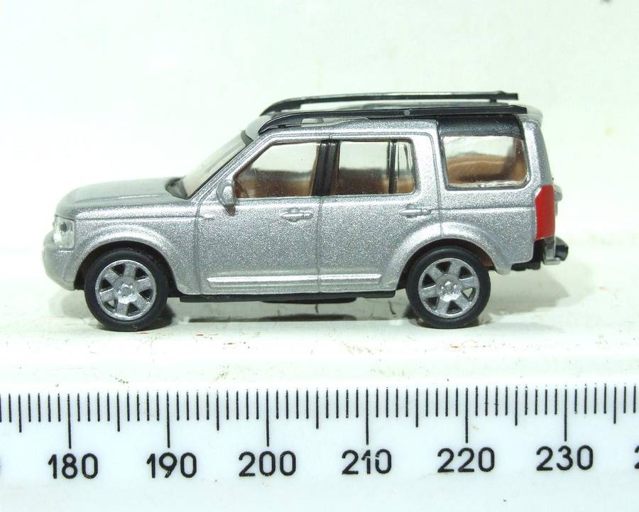 MALIBU HO: Highly Detailed Land Rover Discovery 3  in Fair Un-Boxed Condition.