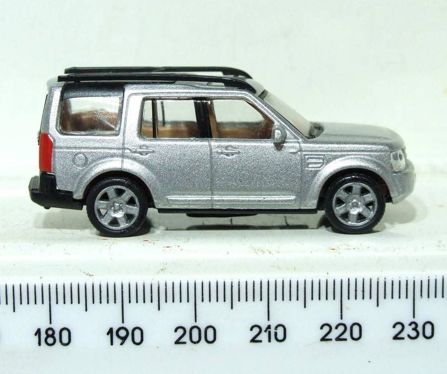 MALIBU HO: Highly Detailed Land Rover Discovery 3  in Fair Un-Boxed Condition.