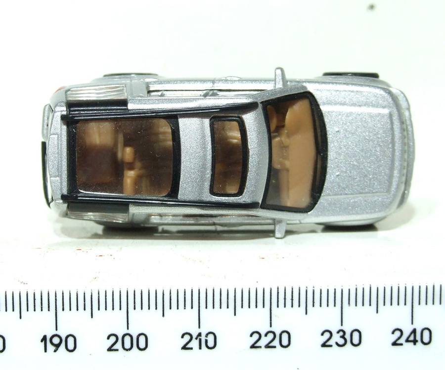 MALIBU HO: Highly Detailed Land Rover Discovery 3  in Fair Un-Boxed Condition.
