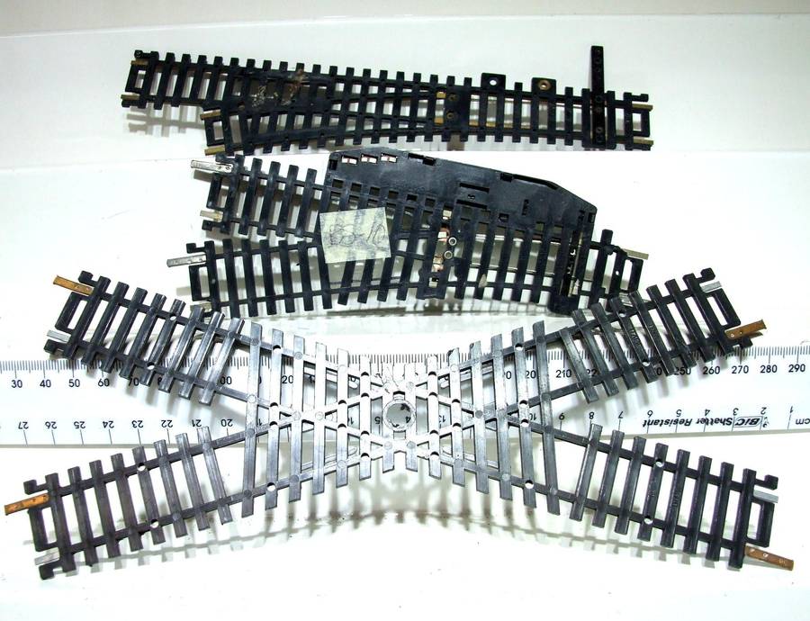 LIMA HO/OO: 2x Points and a Crossover are up for Auction in Fair Used Condition.(Italy)