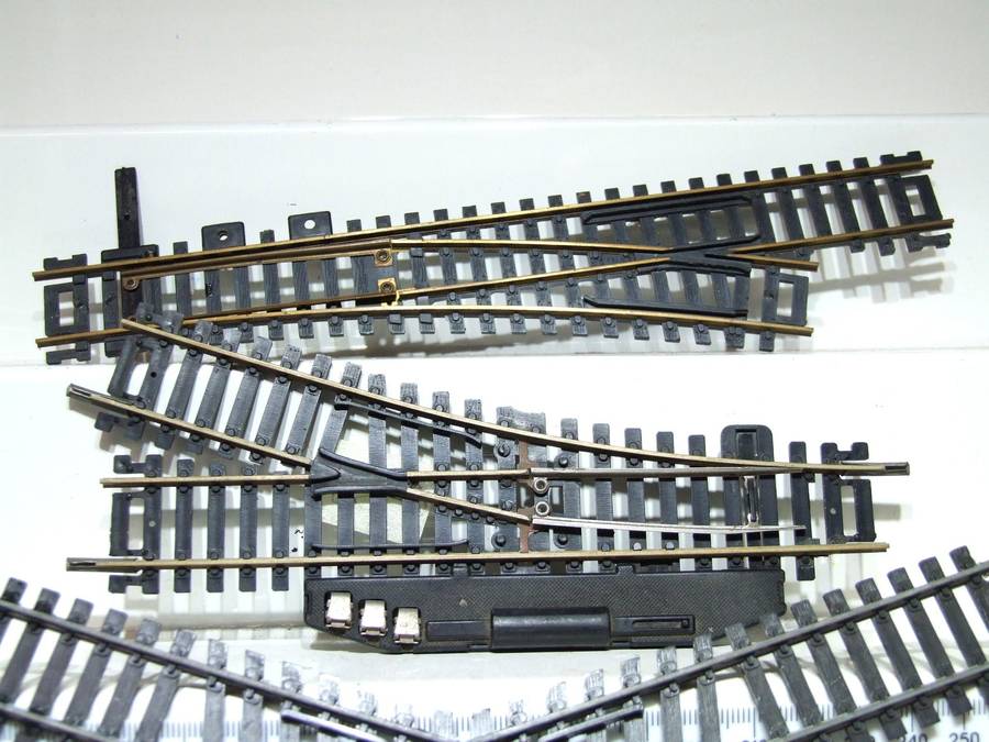 LIMA HO/OO: 2x Points and a Crossover are up for Auction in Fair Used Condition.(Italy)