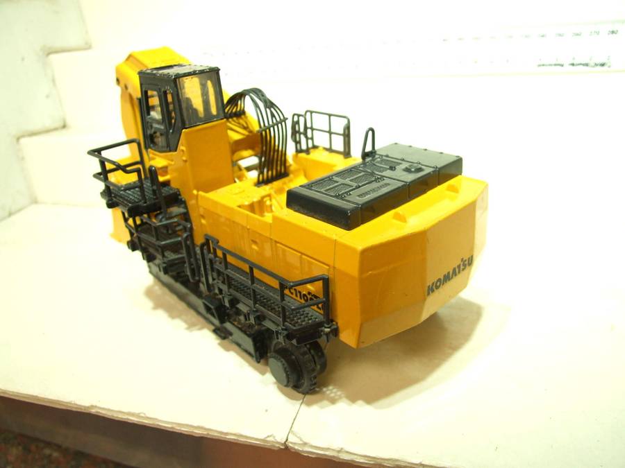 JOAL 1:50: Detailed Incomplete Komatsu PC1100LC  Excavator for Parts or Restoration.