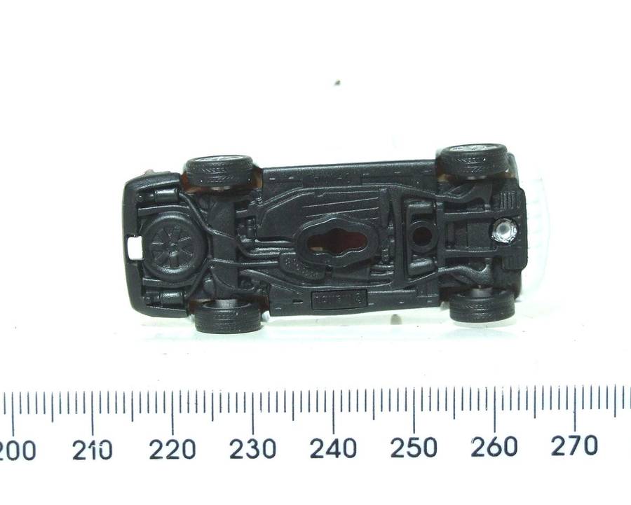 MALIBU HO: Highly Detailed Land Rover Discovery 3  in Good Un-Boxed Condition.