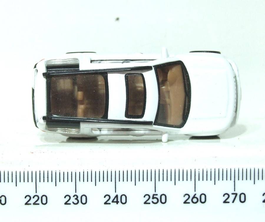 MALIBU HO: Highly Detailed Land Rover Discovery 3  in Good Un-Boxed Condition.