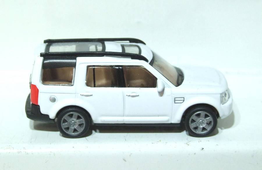 MALIBU HO: Highly Detailed Land Rover Discovery 3  in Good Un-Boxed Condition.