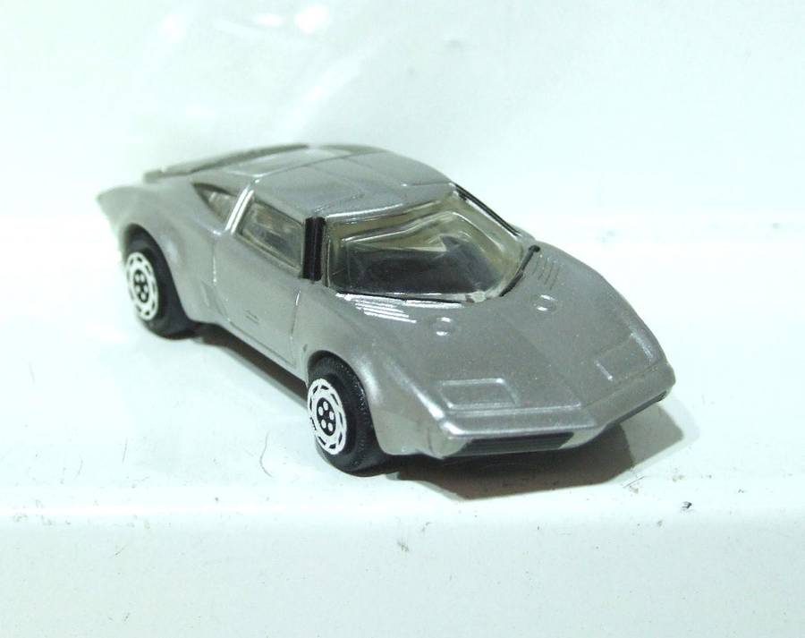 TM GM Corp HO: Highly Detailed 98 Aero Vette GT in Good Un-Boxed Condition.