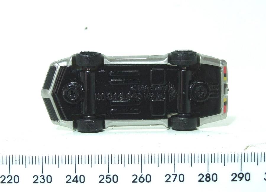 TM GM Corp HO: Highly Detailed 98 Aero Vette GT in Good Un-Boxed Condition.