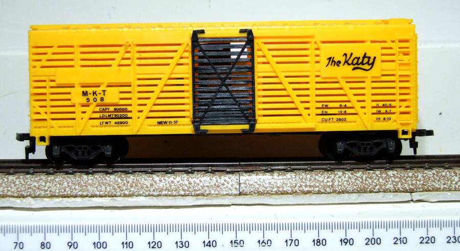 MODEL POWER HO: "The Katy" 40' Cattle Car with Sliding Doors in Like New Boxed Condition.