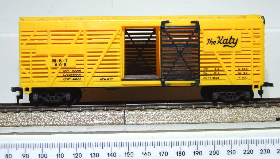 MODEL POWER HO: "The Katy" 40' Cattle Car with Sliding Doors in Like New Boxed Condition.