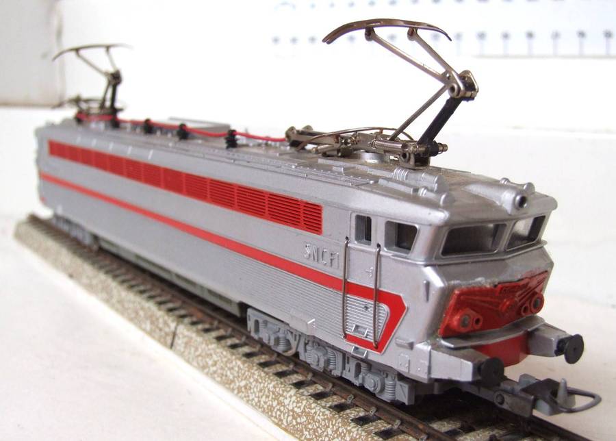 LIMA HO:  Vintage SNCF European Electric Locomotive in Good Un-Boxed condition (Italy)