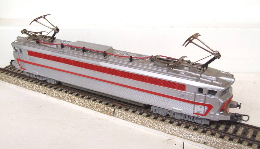 LIMA HO:  Vintage SNCF European Electric Locomotive in Good Un-Boxed condition (Italy)