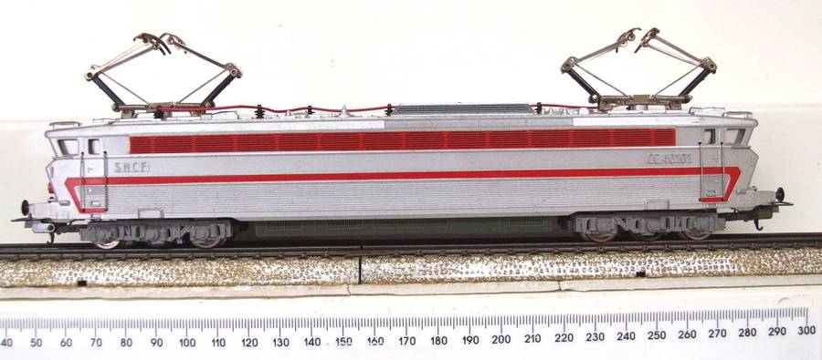 LIMA HO:  Vintage SNCF European Electric Locomotive in Good Un-Boxed condition (Italy)