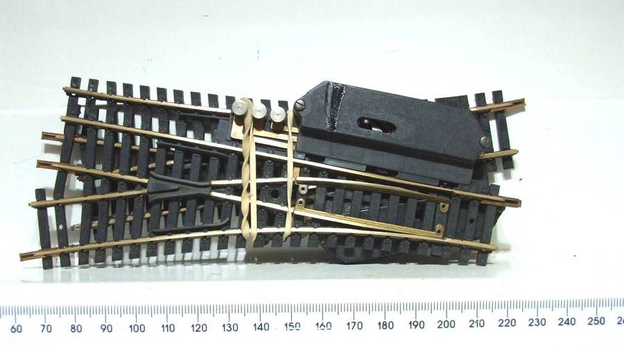 LIMA HO/OO:  Brass Electro-Magnetic RH+LH Points in Good Used and Un-Boxed Condition.(Italy)