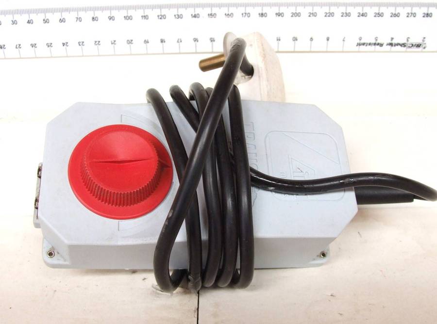 LIMA POWER SUPPLY:  European 220V/12.5V DC Power Supply/Controller in good un-boxed condition(Italy)