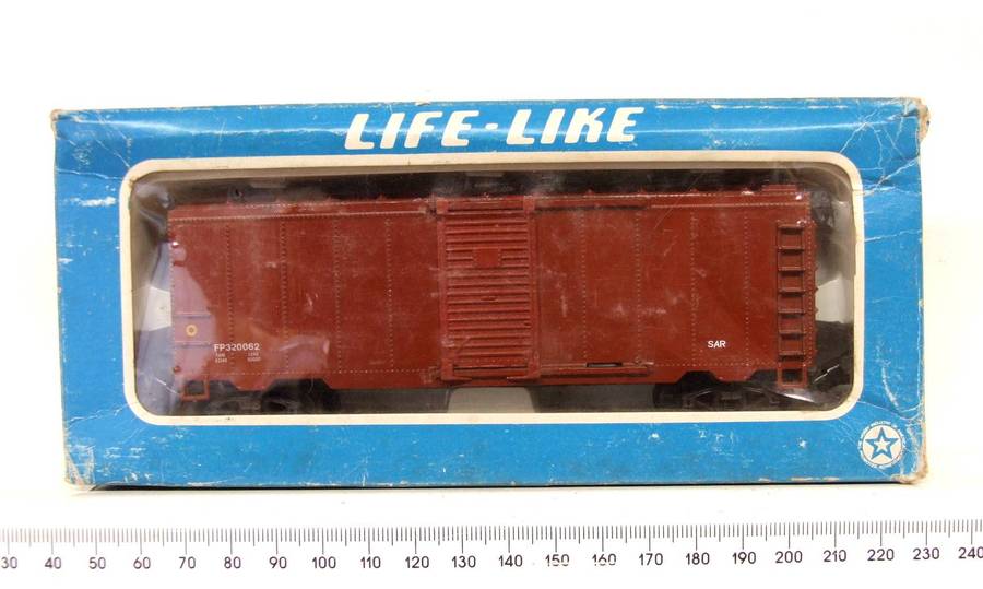 LIFE-LIKE HO: SAR FP Box Car with Sliding Doors in Good Boxed, Used condition (HKong)
