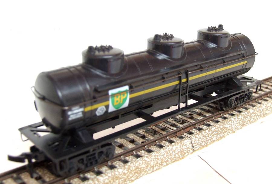 LIMA HO: European "BP" Three Dome  Fuel Tanker in Fair Unboxed, Used condition (Italy)