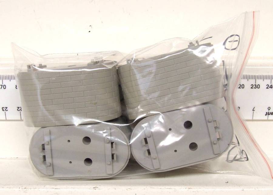 MARKLIN HO:  On Auction is this 4pc Bridge Pylons(7253) for M-Track in Good Used Condition.(GR)