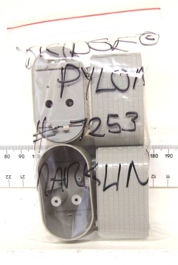 MARKLIN HO:  On Auction is this 4pc Bridge Pylons(7253) for M-Track in Good Used Condition.(GR)