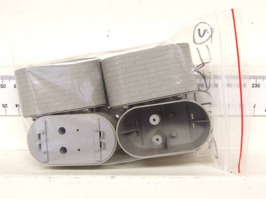 MARKLIN HO:  On Auction is this 4pc Bridge Pylons(7253) for M-Track in Good Used Condition.(GR)