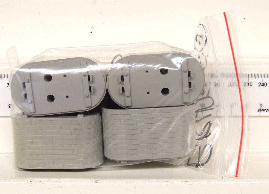 MARKLIN HO:  On Auction is this 4pc Bridge Pylons(7253) for M-Track in Good Used Condition.(GR)