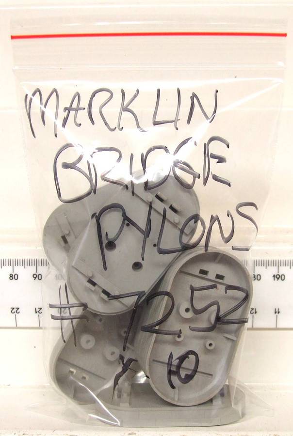 MARKLIN HO:  On Auction is this 10pc Bridge Pylons(7252) for M-Track in Good Used Condition.(GR)