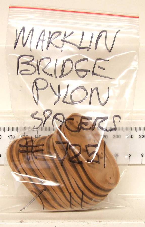 MARKLIN HO:  On Auction is this 11pc Bridge Spacers(7251) for M-Track in Good Used Condition.(GR)