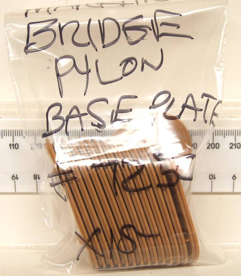 MARKLIN HO:  On Auction is this 15pc Bridge Base Plate(7250) for M-Track in Good Used Condition.(GR)