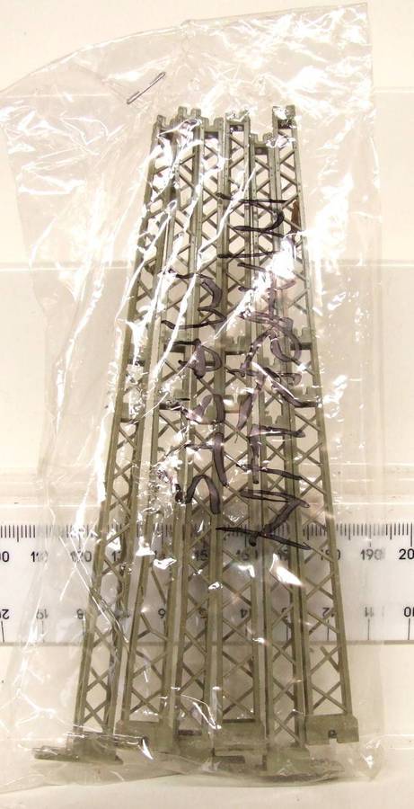 MARKLIN HO:  On Auction are these 6pc Overhead Centenary Masts in Good Used Condition.(GR)
