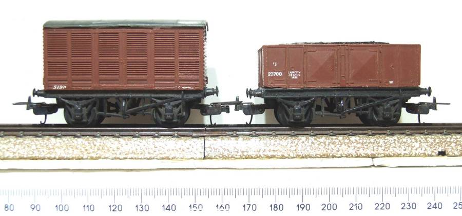 LIMA HO:  2x Vintage LIMA Junior Freight Cars in Fair,used and Un-Boxed condition (Italy)