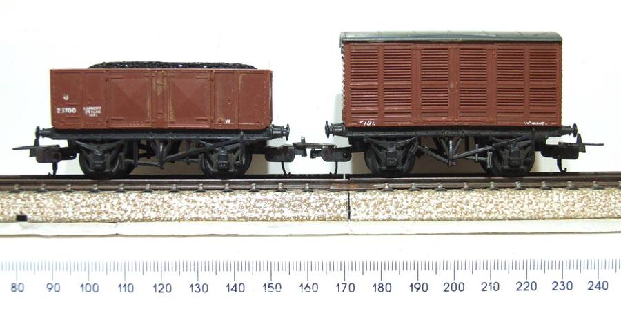 LIMA HO:  2x Vintage LIMA Junior Freight Cars in Fair,used and Un-Boxed condition (Italy)