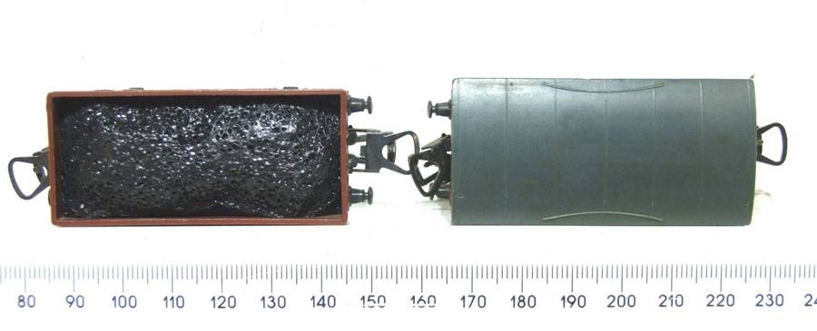 LIMA HO:  2x Vintage LIMA Junior Freight Cars in Fair,used and Un-Boxed condition (Italy)