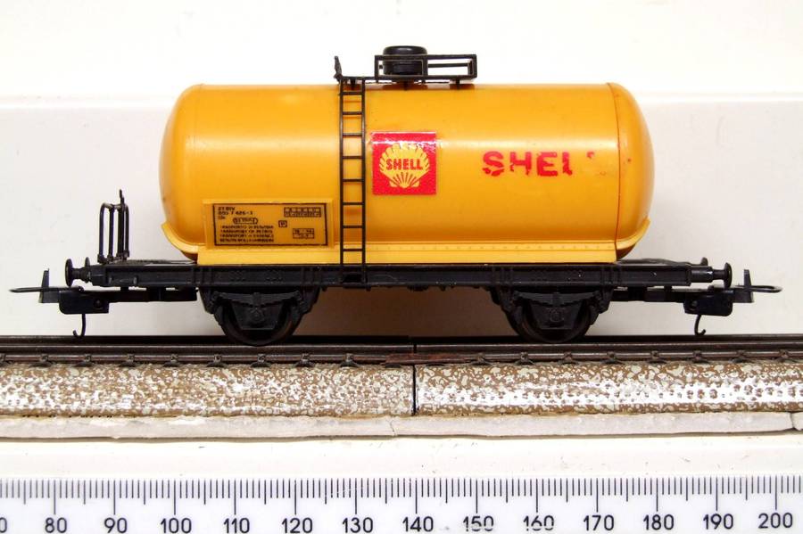 LIMA HO: Vintage SHELL Tanker Wagon in Fair  Un-Boxed Condition (Italy)