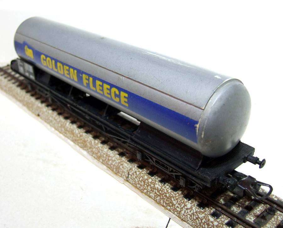 LIMA HO: Vintage GOLDEN FLEECE Tanker Wagon in Fair  Un-Boxed Condition (Italy)