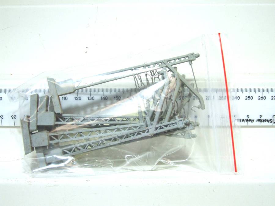 ELECTROTREN HO: 7pc Vintage Railway Canatery Masts in Fair Condition (Spain)
